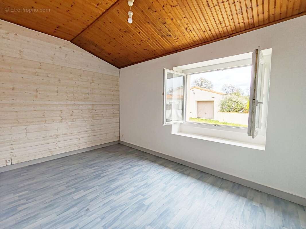 Maison 125 m² à Saint-Hilaire-De-Chaleons  - photo 8