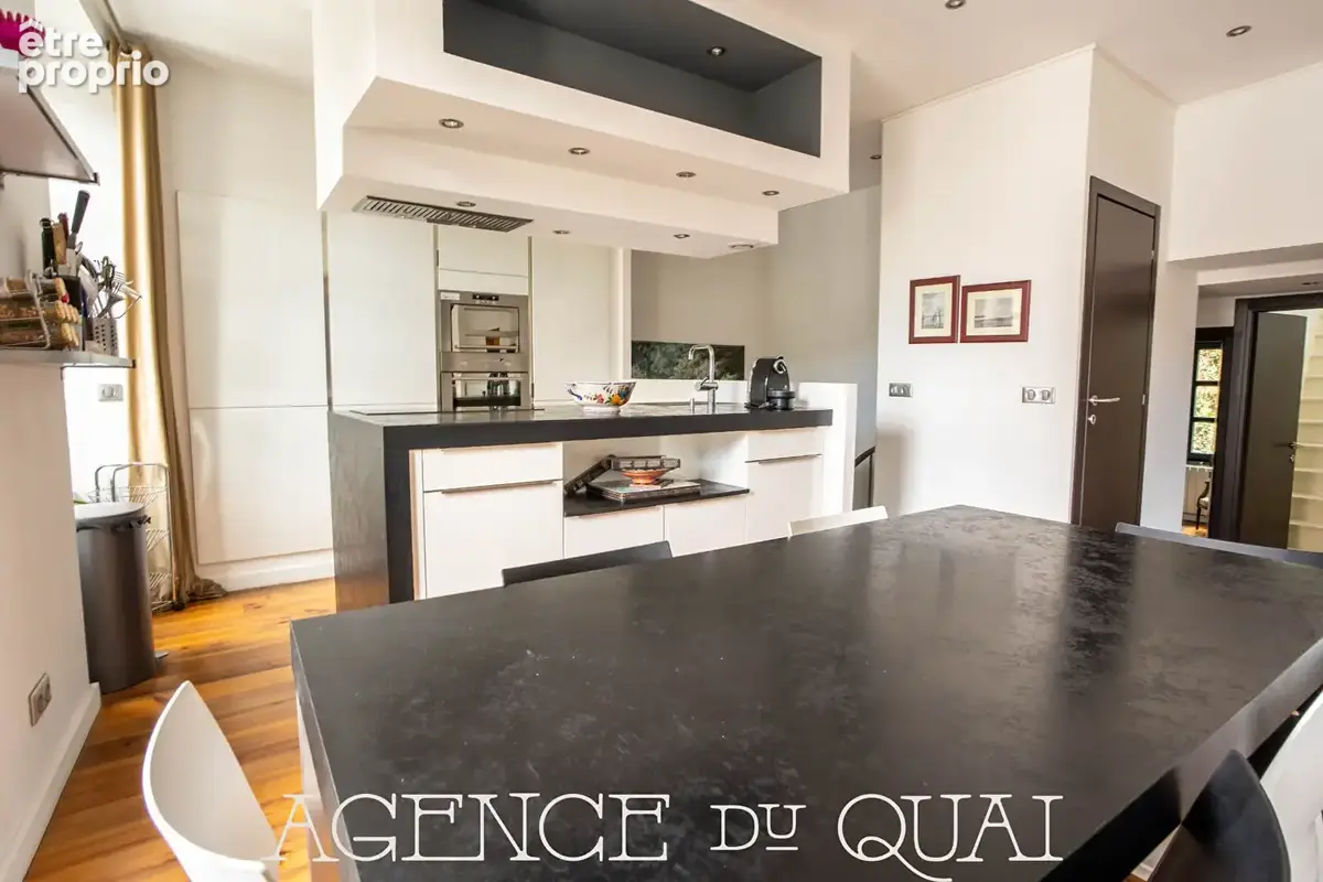 Appartement de standing en duplex avec terrasse de toit et vue exceptionnelle sur la cathédrale de Quimper - photo 8