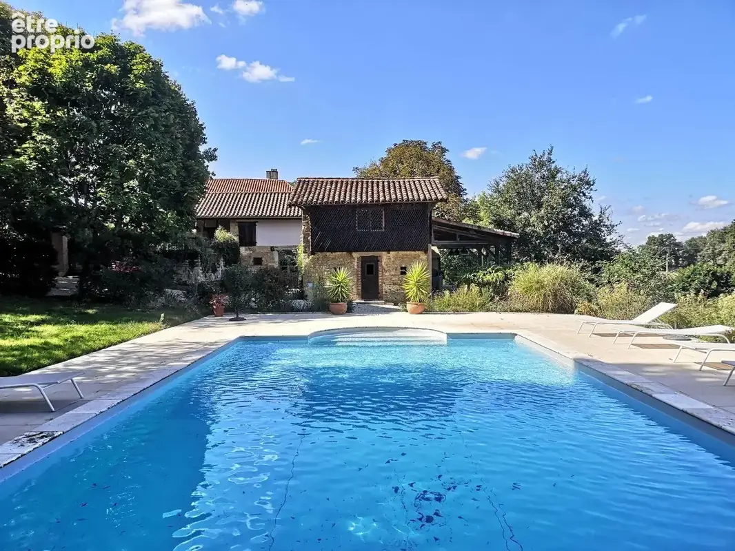 piscine vers les 2 gites