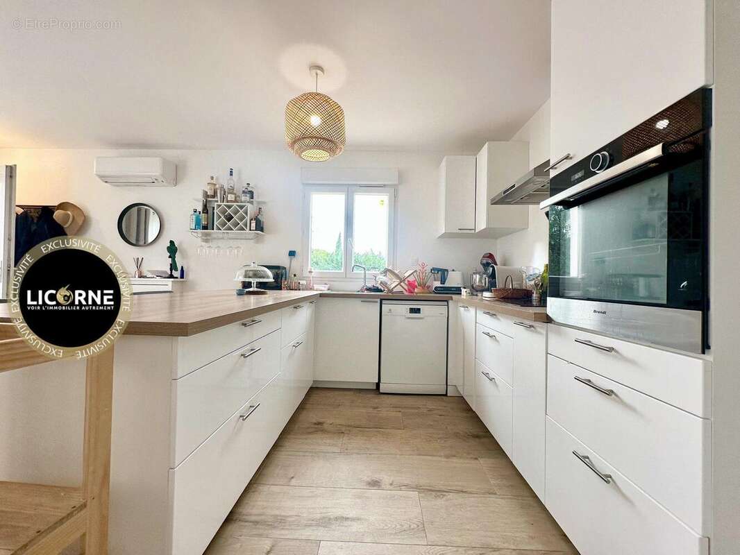 Appartement à LE PUY-SAINTE-REPARADE
