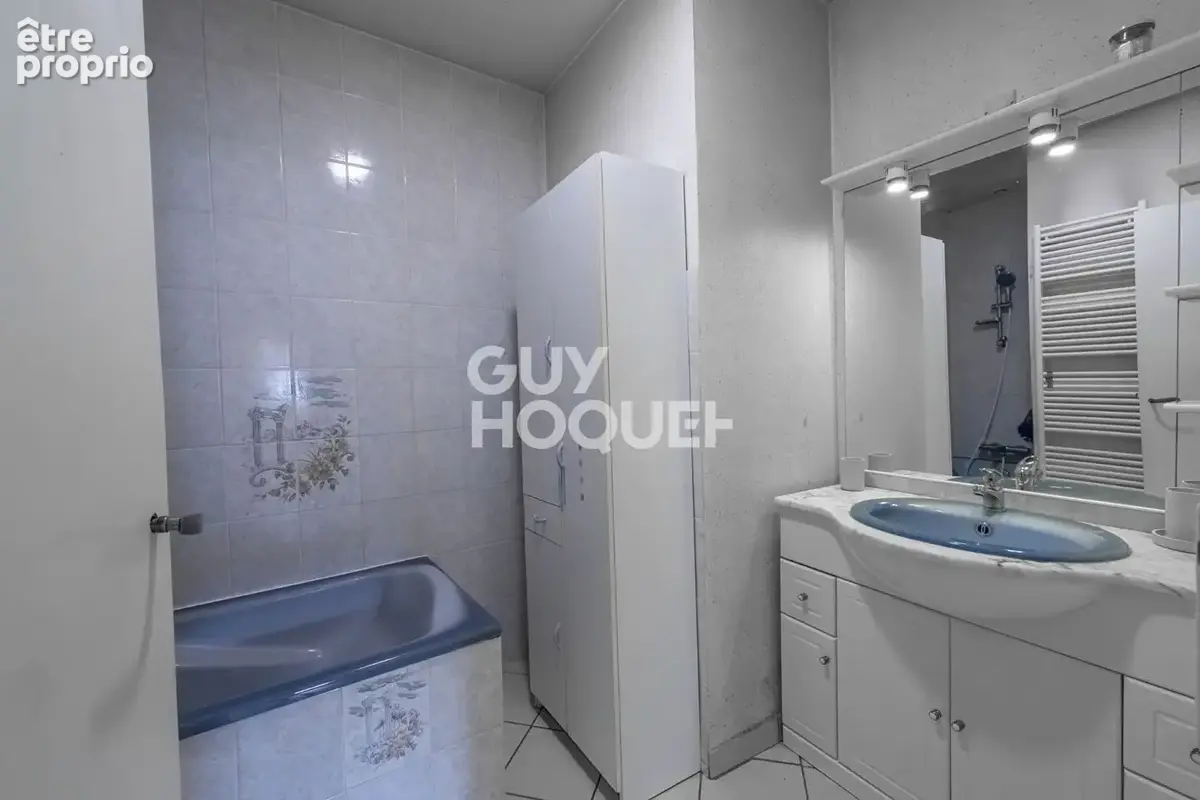 Maison de bourg - Jardin et garage - photo 5