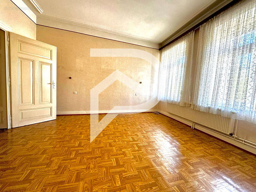 Maison de caractère 192 m² 7 pièces, dépendance & fort potentiel - photo 6