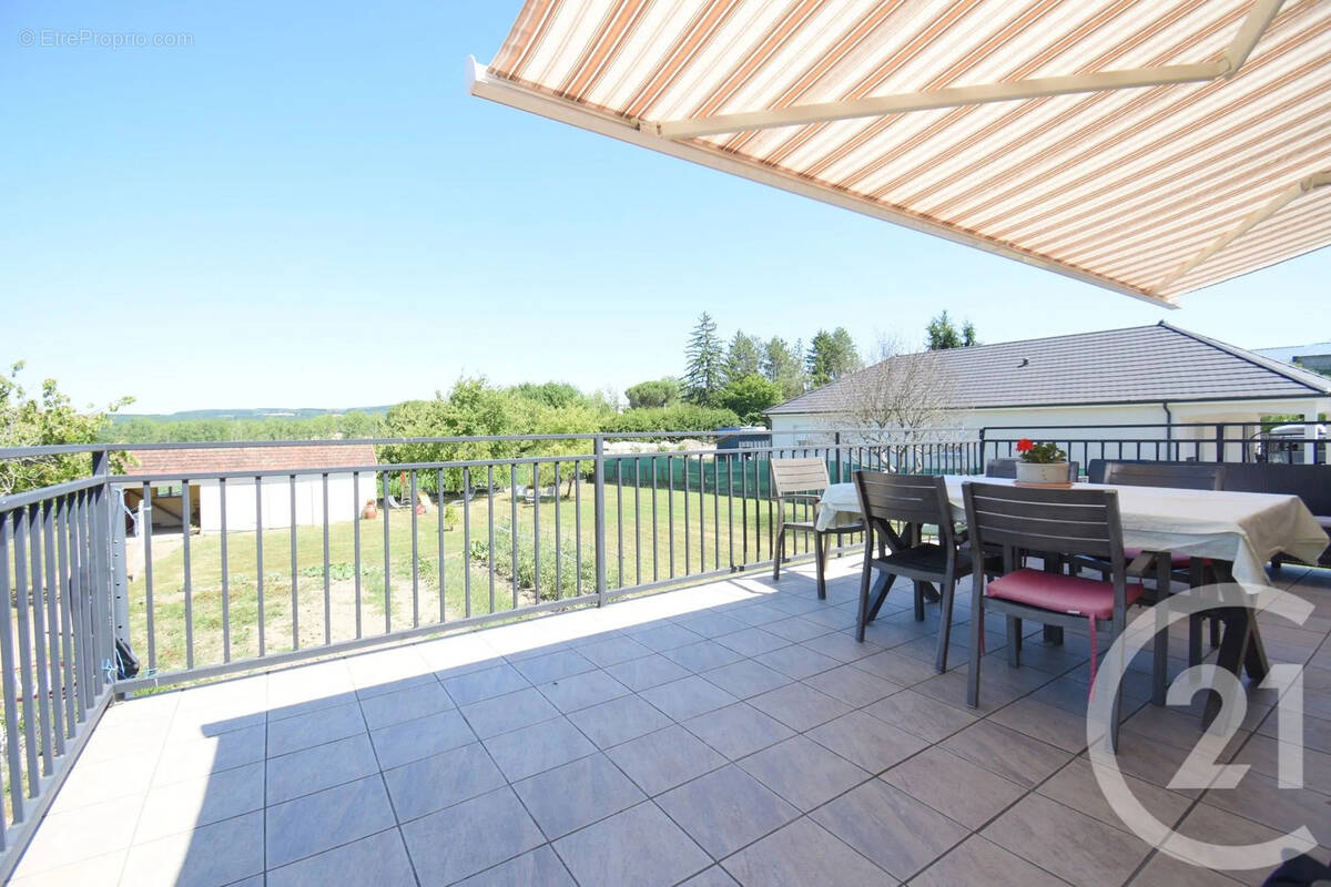 Maison à CREUZIER-LE-NEUF