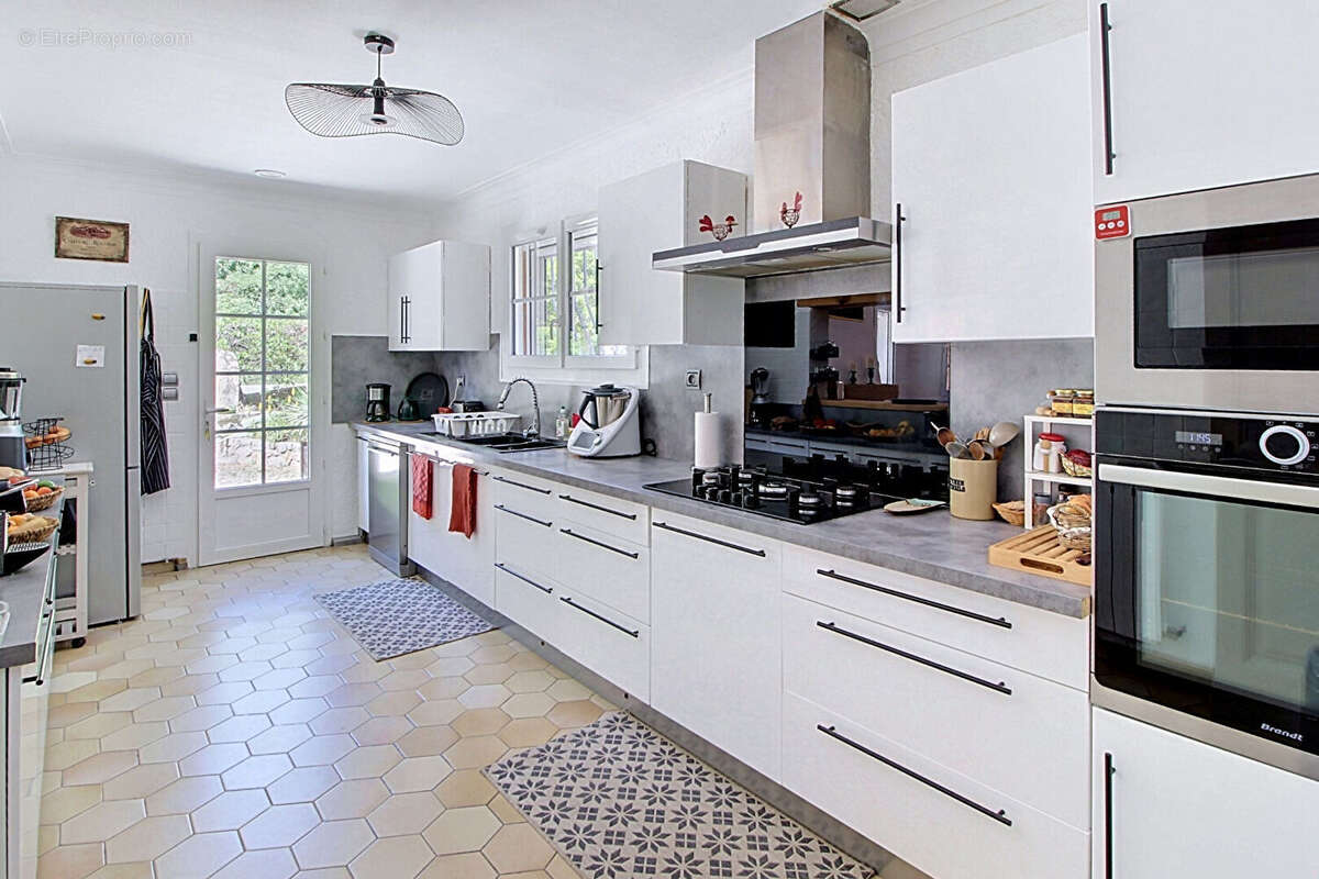 A VENDRE EN EXCLUSIVITE! Maison de plain-pied avec piscine et studio indépendant. - photo 13