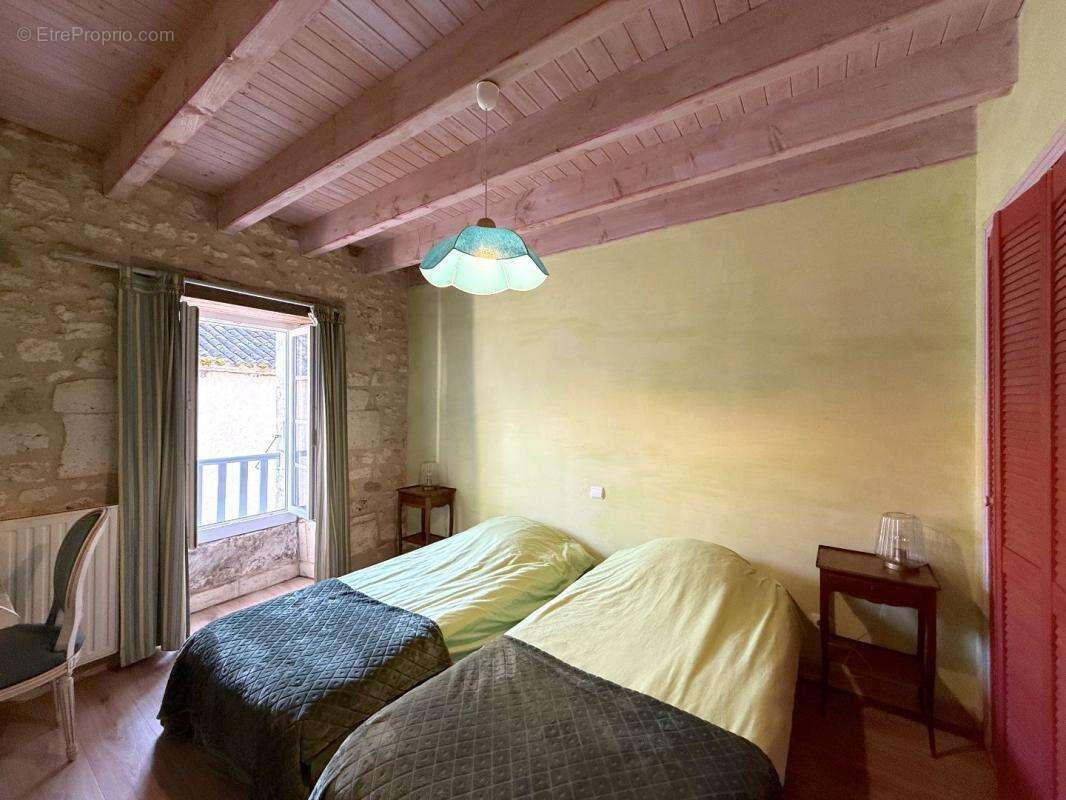 Maison à CHARRAS