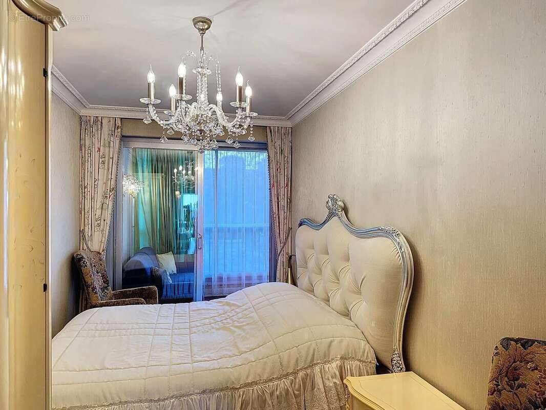 Appartement à VALLAURIS