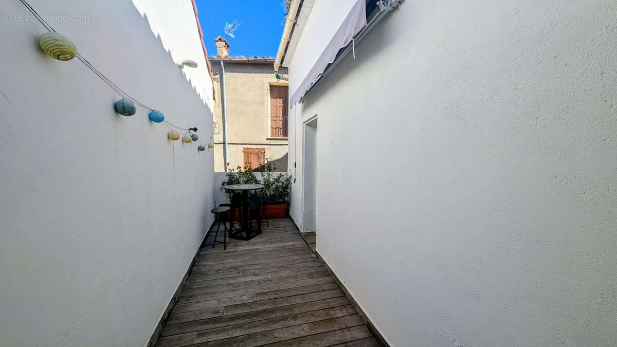 Maison à LAROQUE-DES-ALBERES