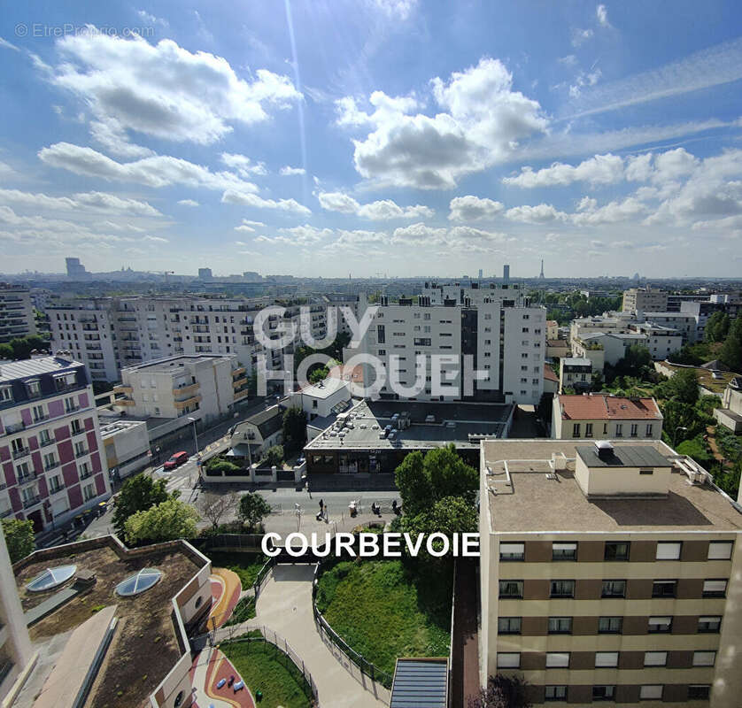 Appartement à COURBEVOIE