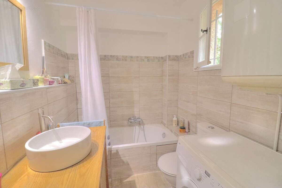 Appartement à PEYMEINADE