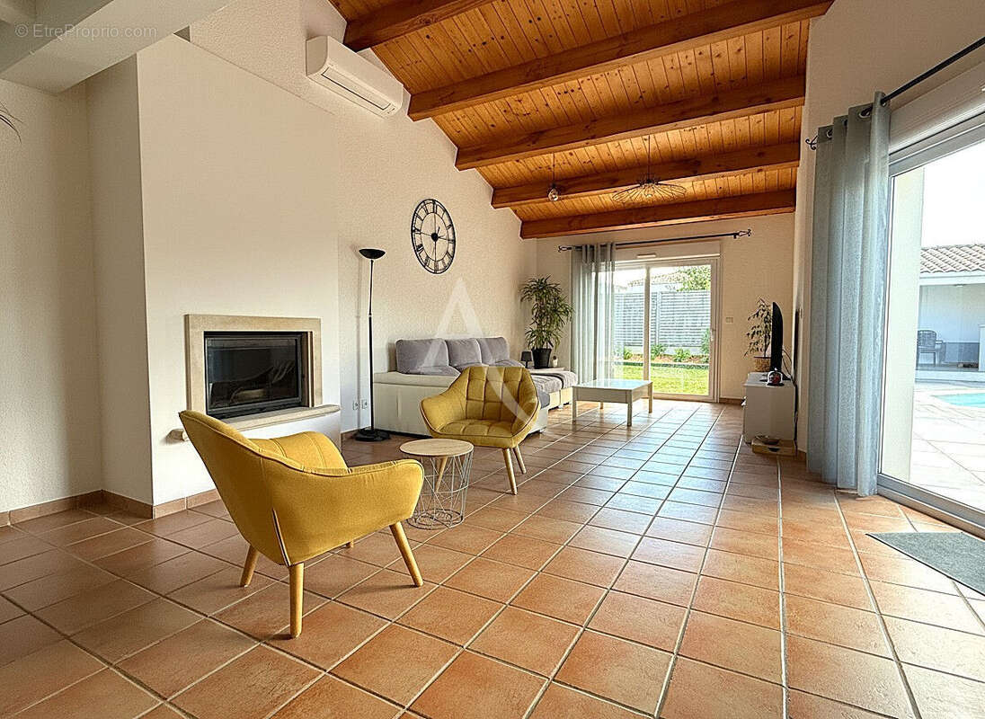 PUILBOREAU  Maison de 142 m² - photo 4