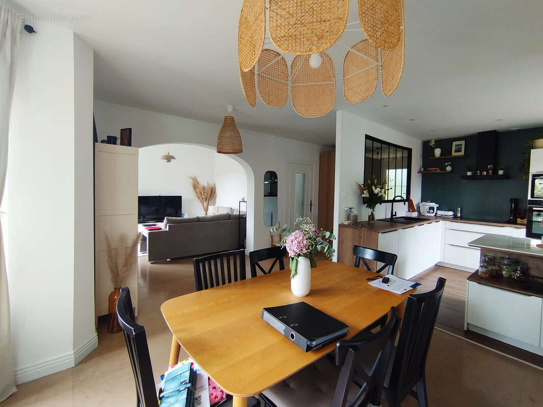 Appartement à SAINT-PRIEST-EN-JAREZ