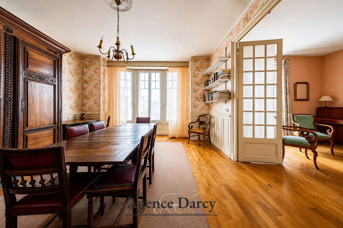 Appartement au dernier étage avec ascenseur, à deux pas de la place Darcy - photo 3