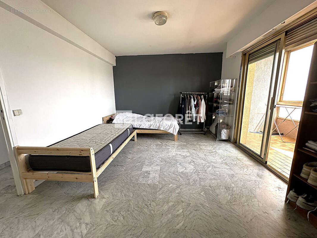 Appartement à SAINT-LAURENT-DU-VAR