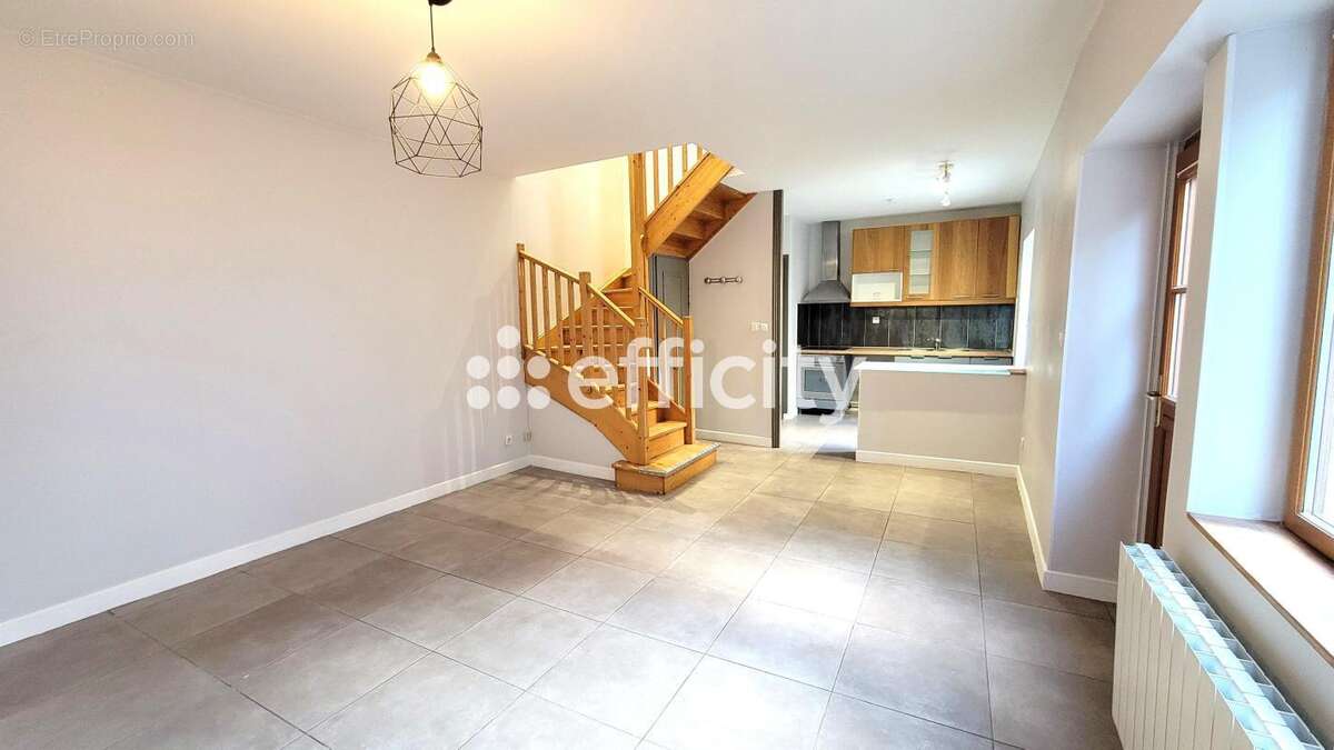 Maison à COLLONGES-AU-MONT-D'OR