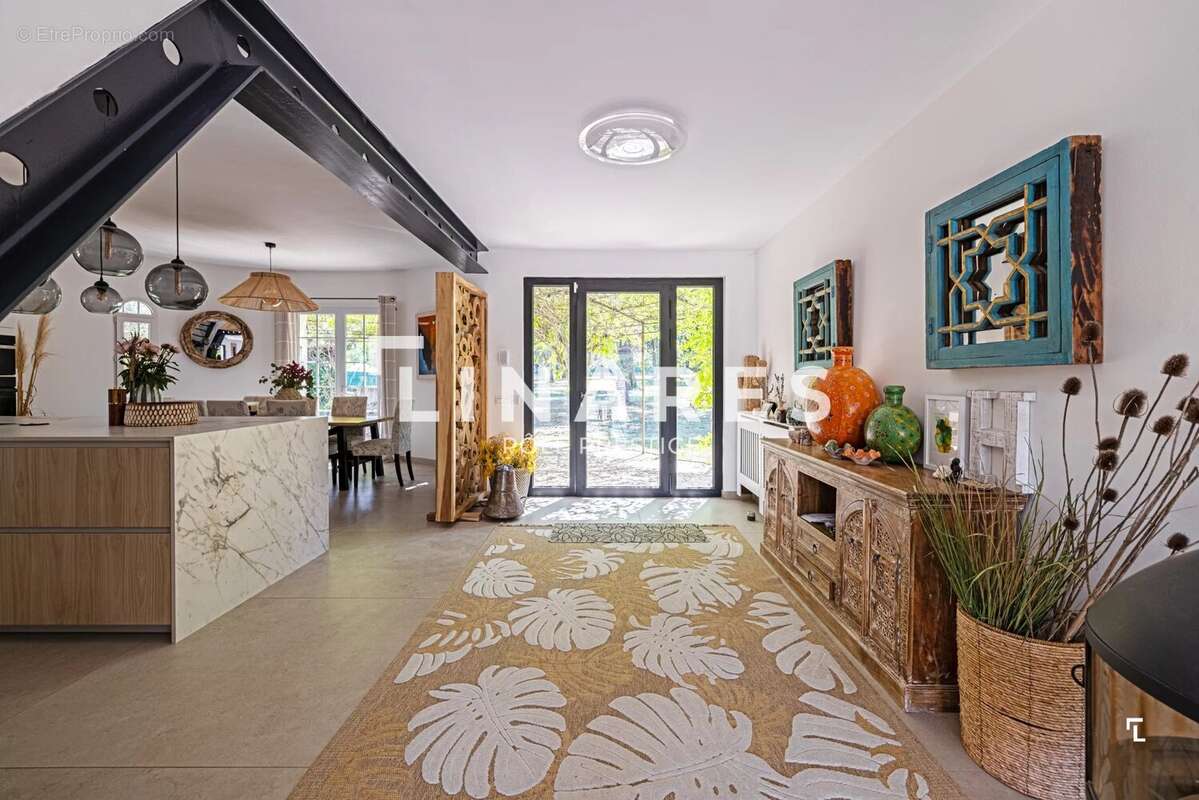 LA BORIE  - Maison provençale T6 de 200m2 avec piscine - 13510 Éguilles - photo 11