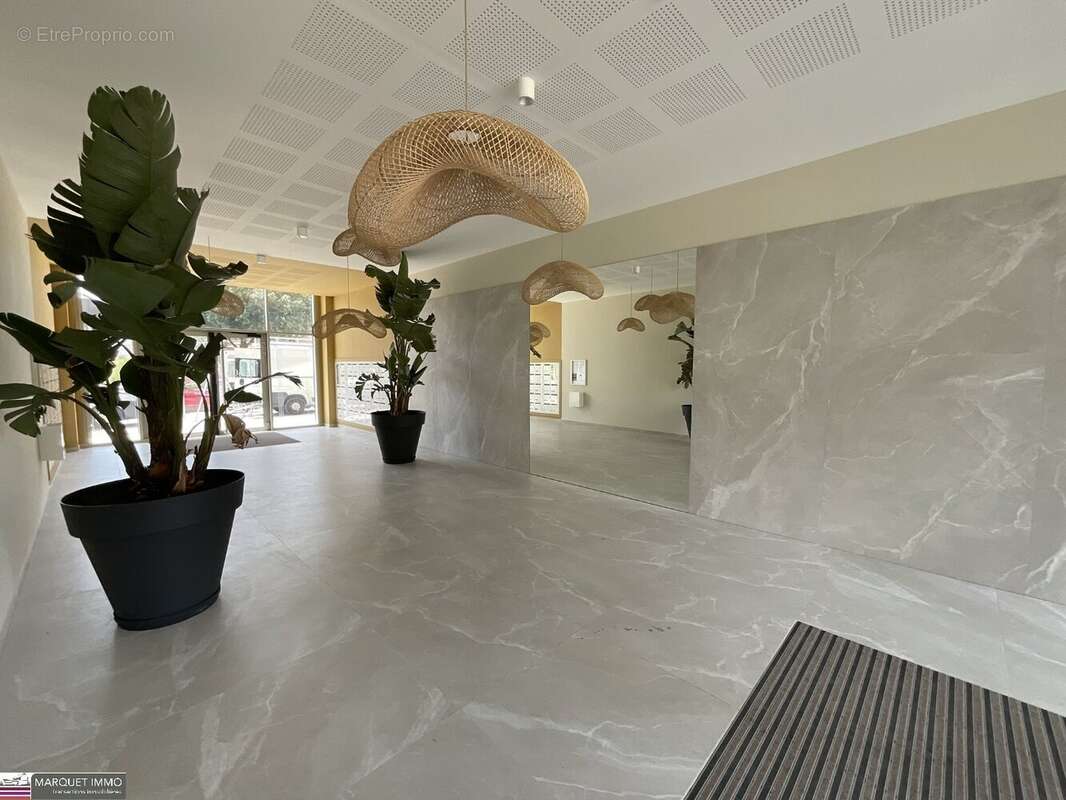APT T3 offrant 67 m² avec terrasse 19 m² et parking au 3° étage avec ascenseur... - photo 16