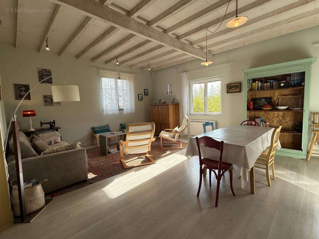 Maison à VIC-FEZENSAC