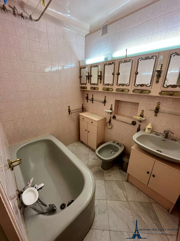 Appartement à PARIS-17E
