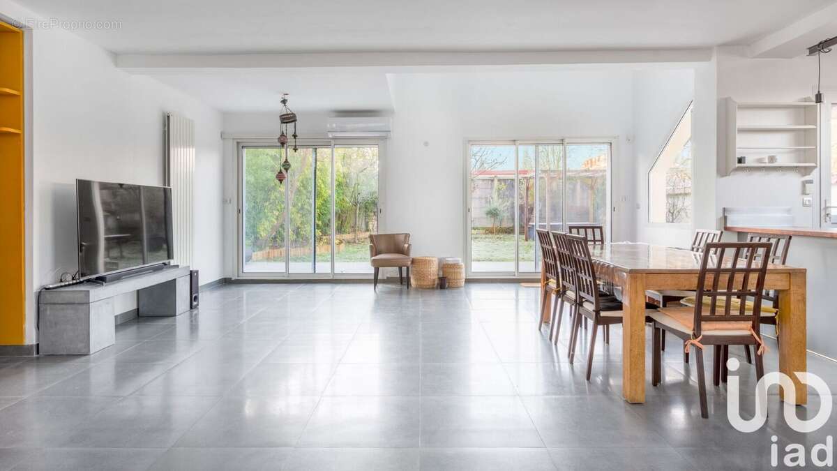 Maison 250 m² à Saint-Maur-Des-Fosses  - photo 4