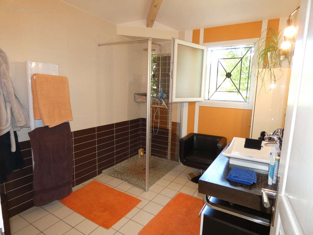 Maison à LARAGNE-MONTEGLIN