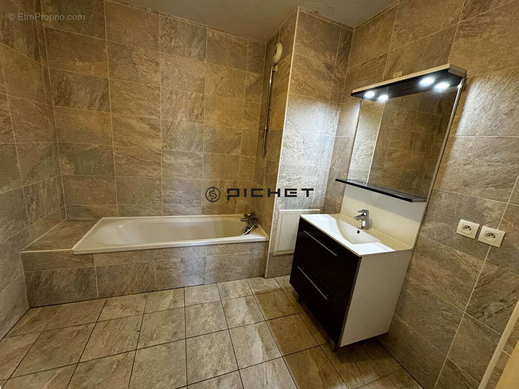 Appartement à VILLENAVE-D&#039;ORNON