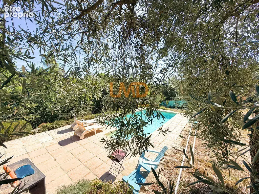 Flayosc – Maison de plain-pied avec piscine, vue dégagée - photo 4