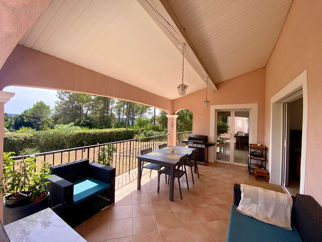 Maison à BAGNOLS-EN-FORET