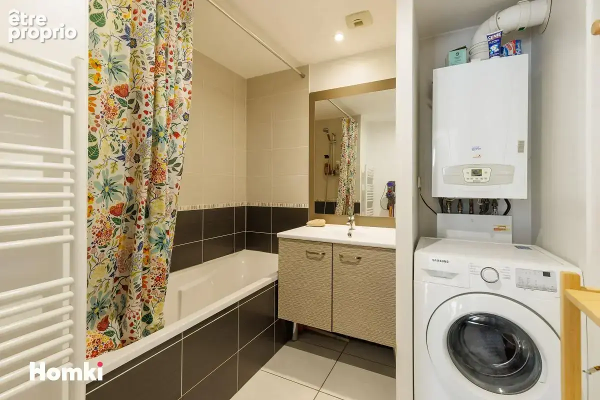 Lyon 8e -  Appartement T3 de 61 m2 - Résidence sécurisée - Route de Vienne - photo 8