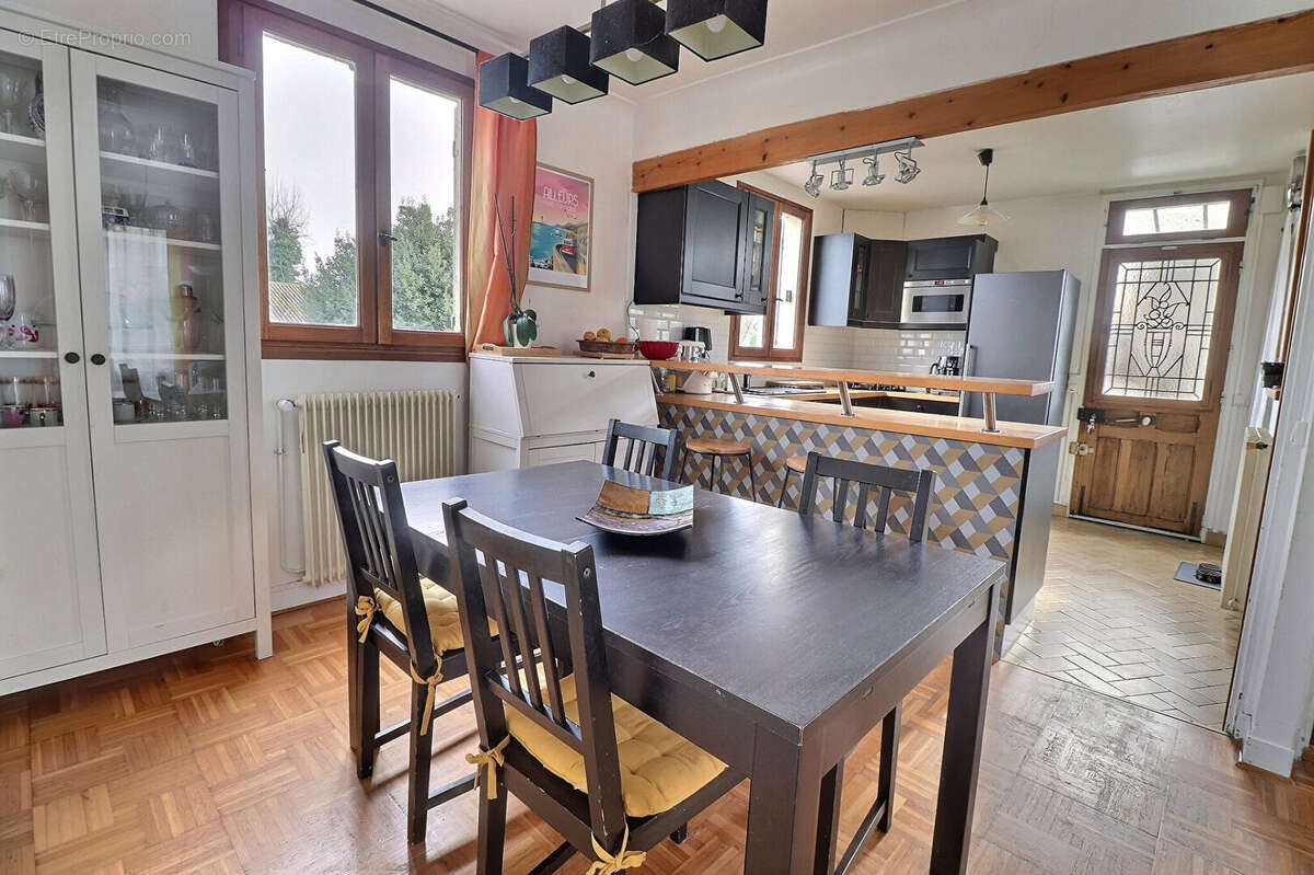 Maison à MAREIL-MARLY