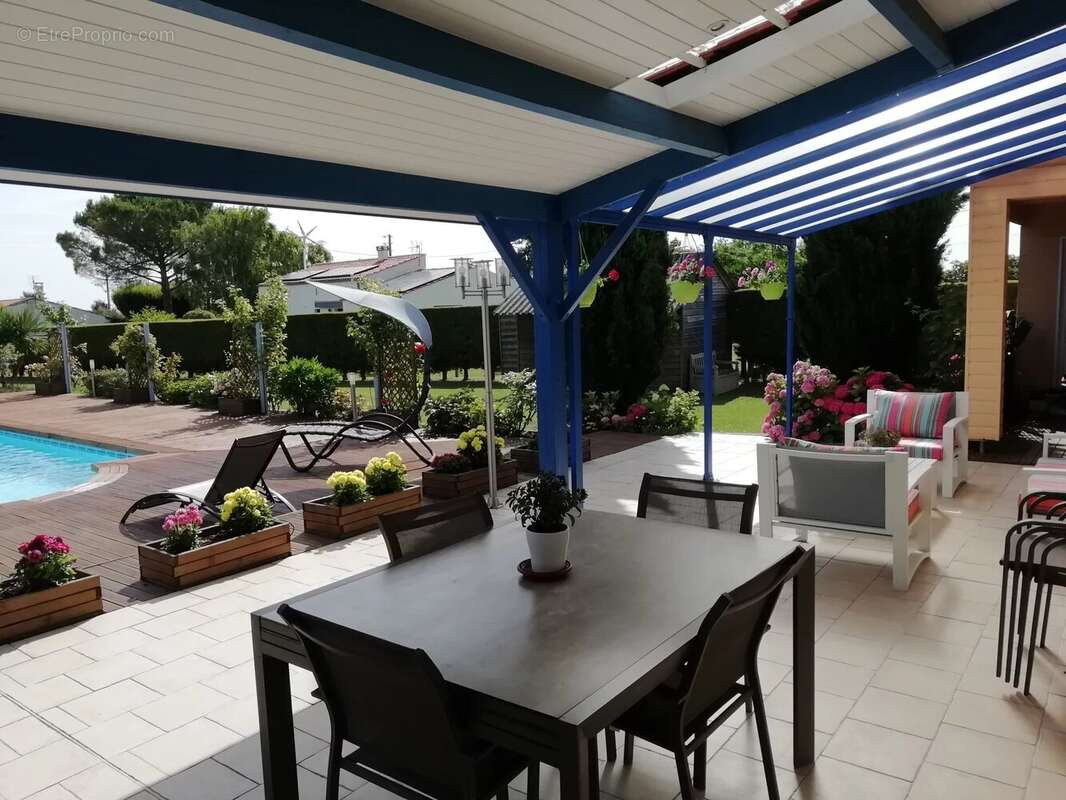 Maison à BRIZAMBOURG