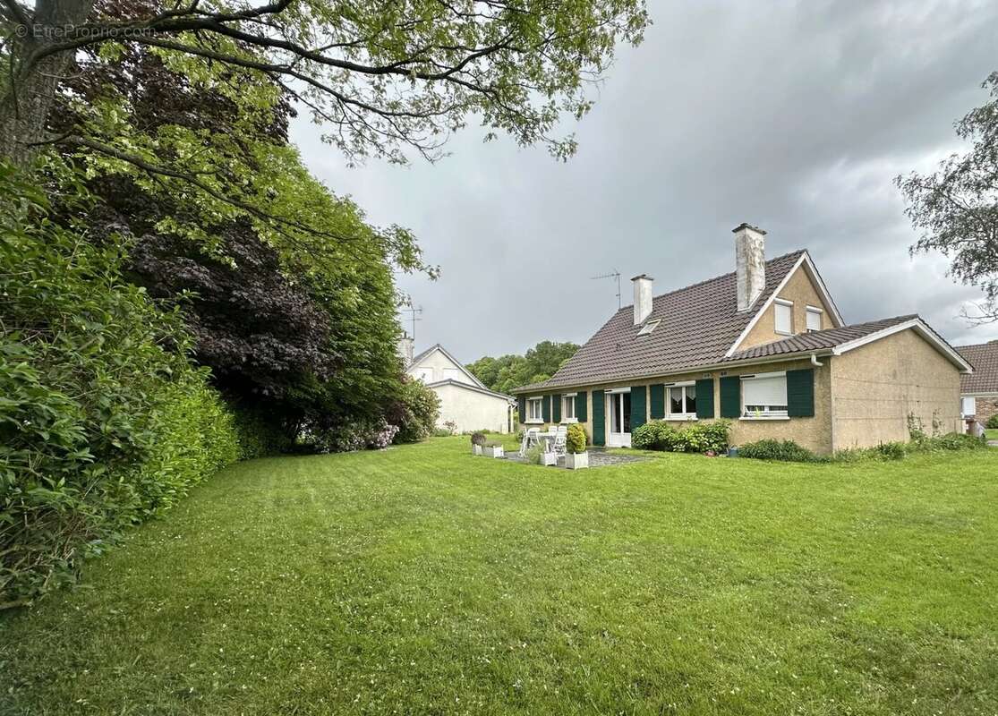 Maison à LE MESNIL-SAINT-DENIS