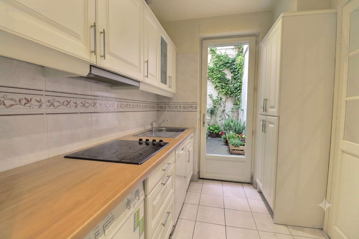 Appartement à NEUILLY-SUR-SEINE