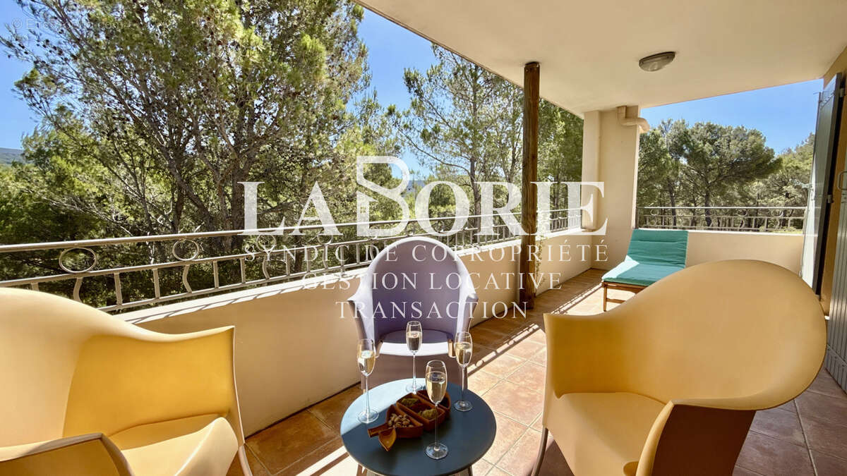 Appartement T3 d'exception au Golf de Saumane   Deux terrasses avec vue  sur les Roches de Fontaine-de-Vauclus - photo 7