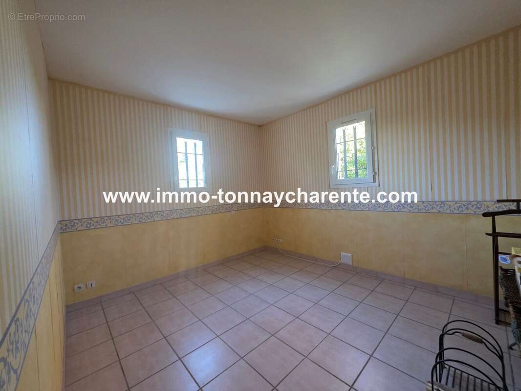 Maison à SAINT-LAURENT-DE-LA-PREE