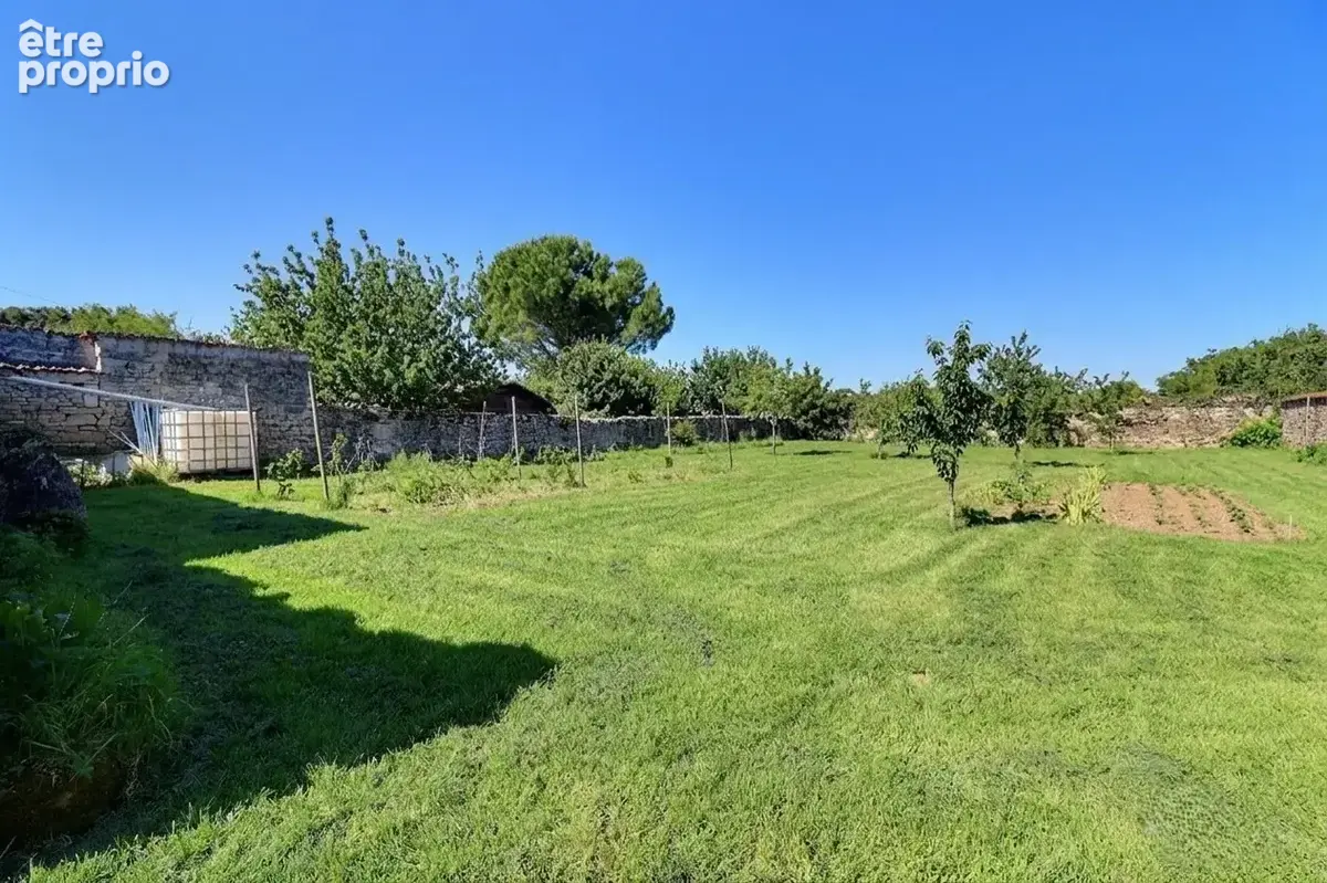 Maison 140 m2 + 160 m2 de dépendances   Terrain 1 500 m2 - photo 4
