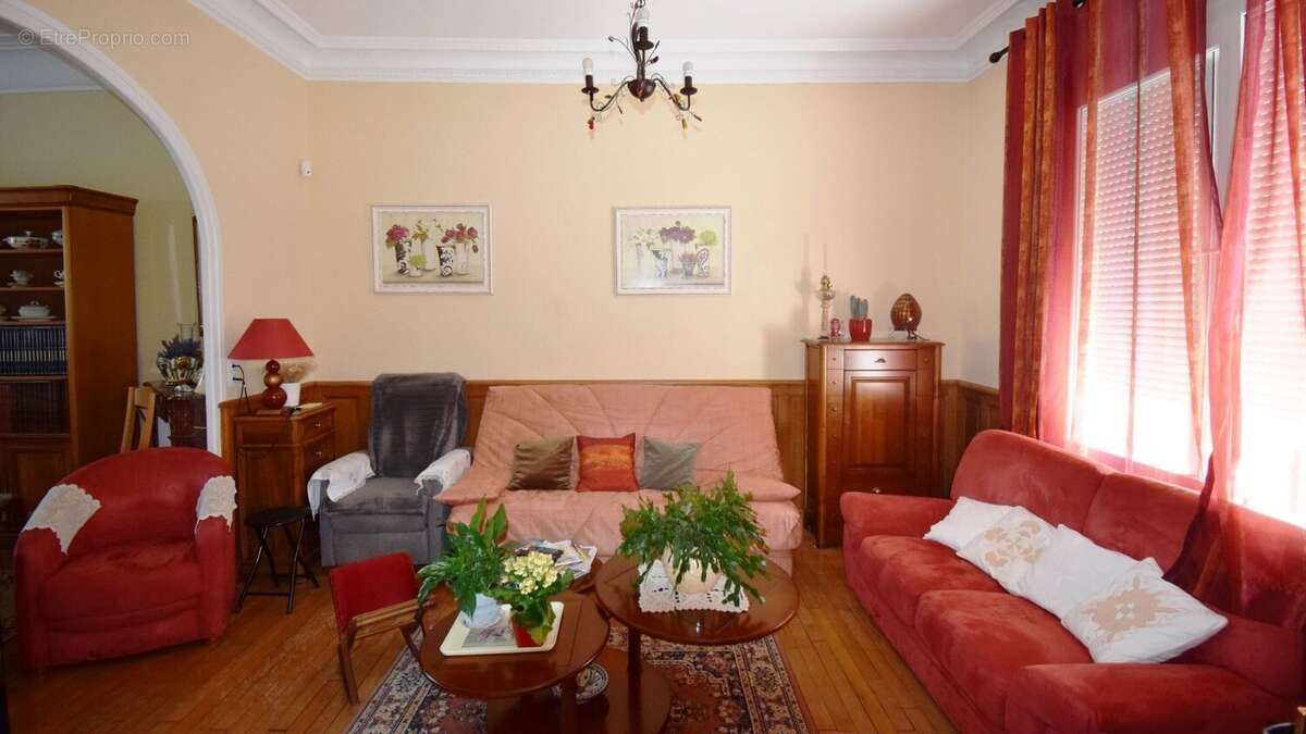 À VENDRE - Quartier des Garets - Maison 130 m² avec garage et jardin. - photo 4