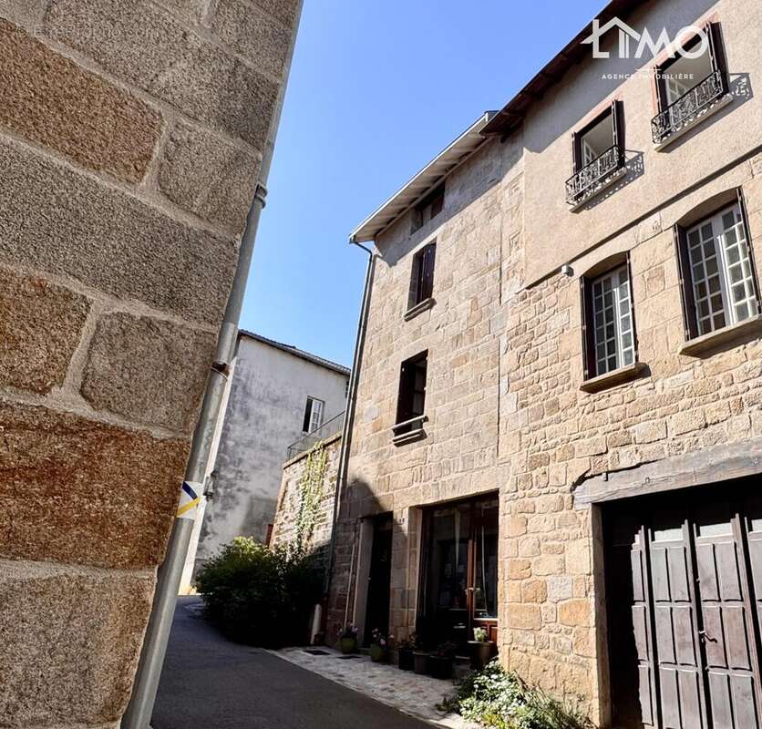 Maison à EYMOUTIERS