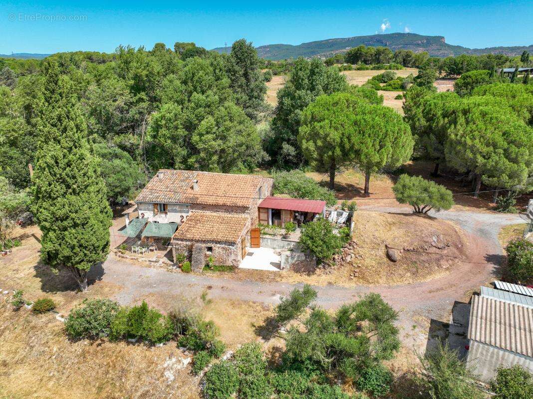 Maison à ROQUEBRUNE-SUR-ARGENS