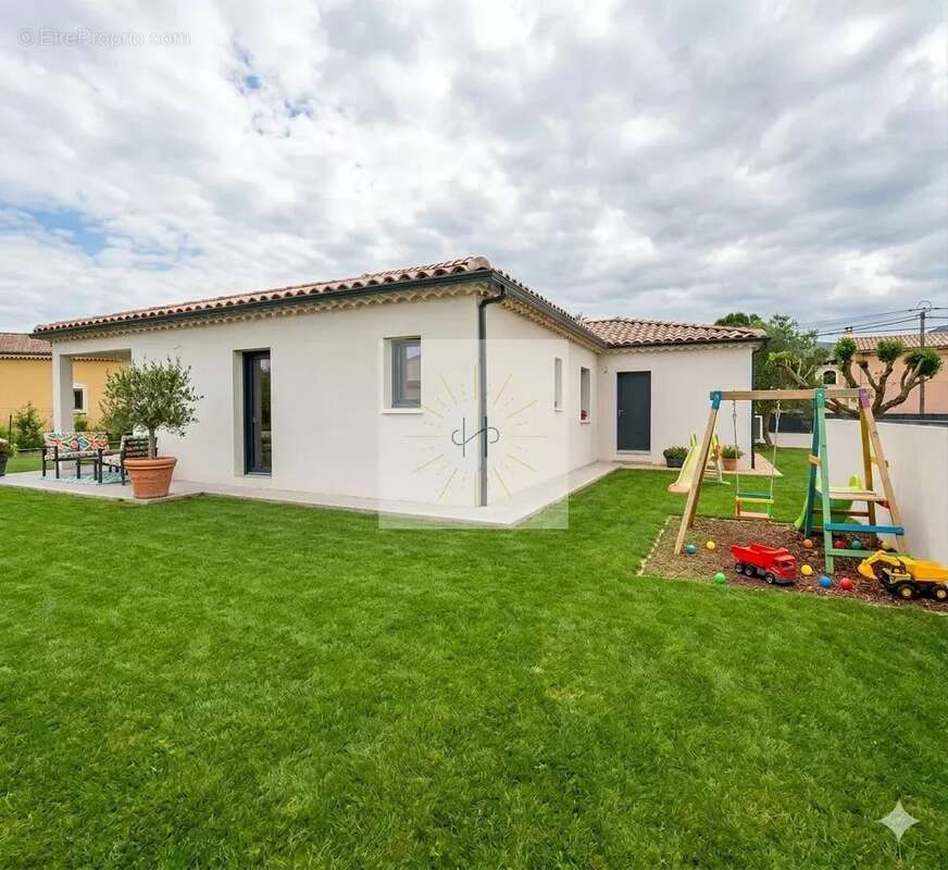 Maison à ROCHEMAURE