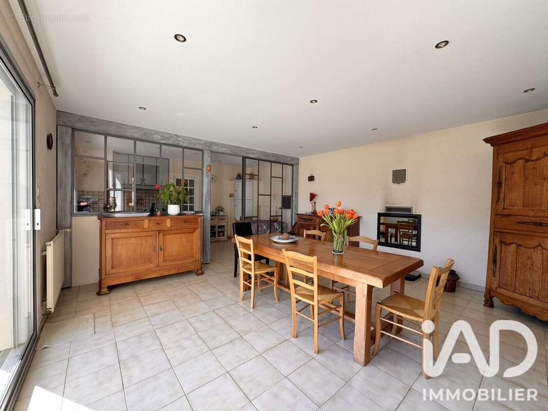 Maison 131 m² à Vouille-Les-Marais  - photo 7