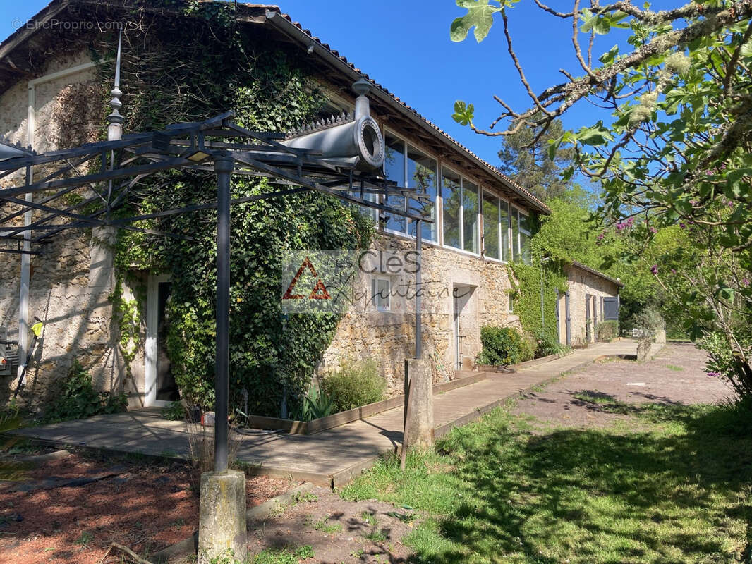 Maison à LEOGEATS