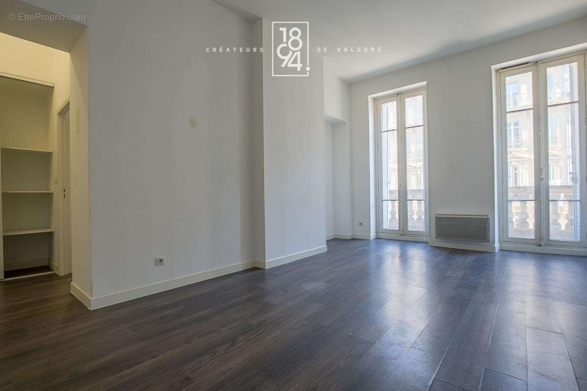Appartement à MARSEILLE-2E