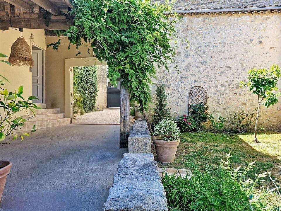 Maison en pierre rénovée avec annexe et bel extérieur, cœur de village - 33790 Pellegrue - photo 18