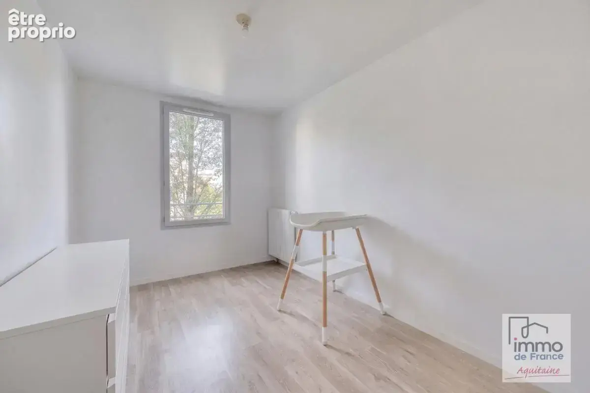 T3 VENDU LOUE  avec terrasse & parking - photo 5