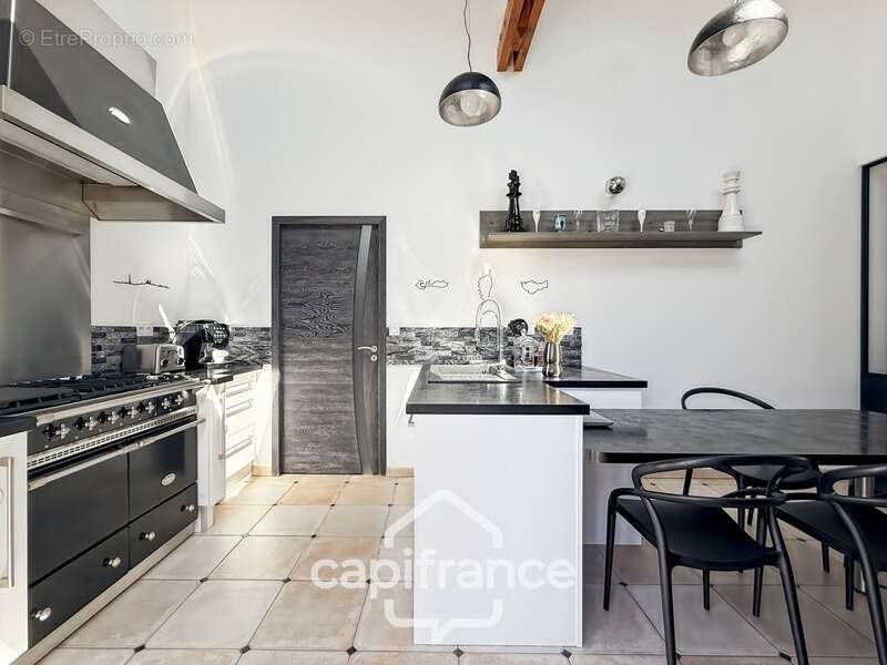 Maison contemporaine de plain-pied de 160 m² – 4 chambres – Véranda de 27 m² avec spa – Double garage – Carport – Noyal-Pontivy - photo 8