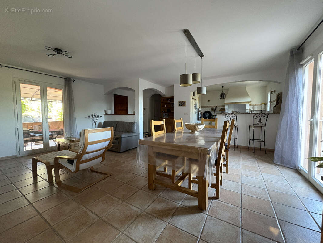 SAINT CYR SUR MER  Charmante maison avec piscine 146 M2 sur 2175 m2 de terrain - photo 10