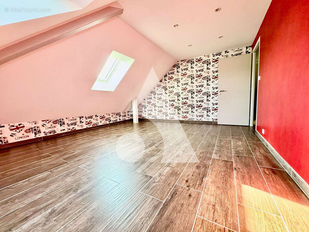 Maison à NEUFCHATEAU