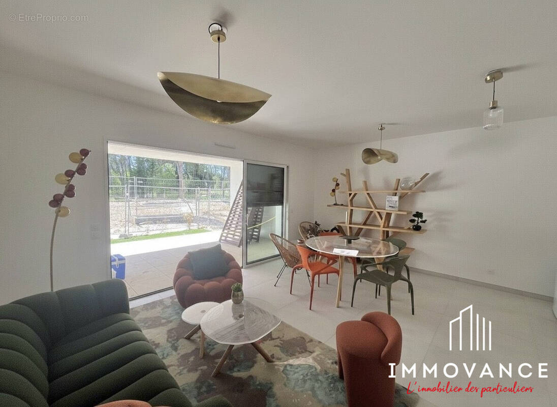 Appartement à SAINT-CLEMENT-DE-RIVIERE