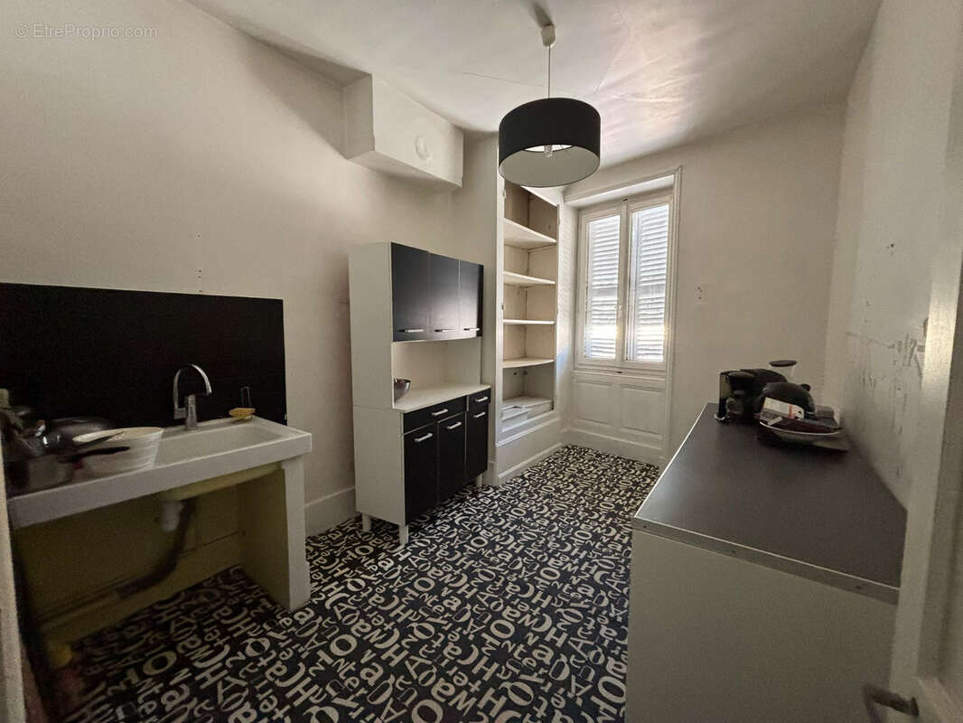 Appartement à BAGE-LE-CHATEL