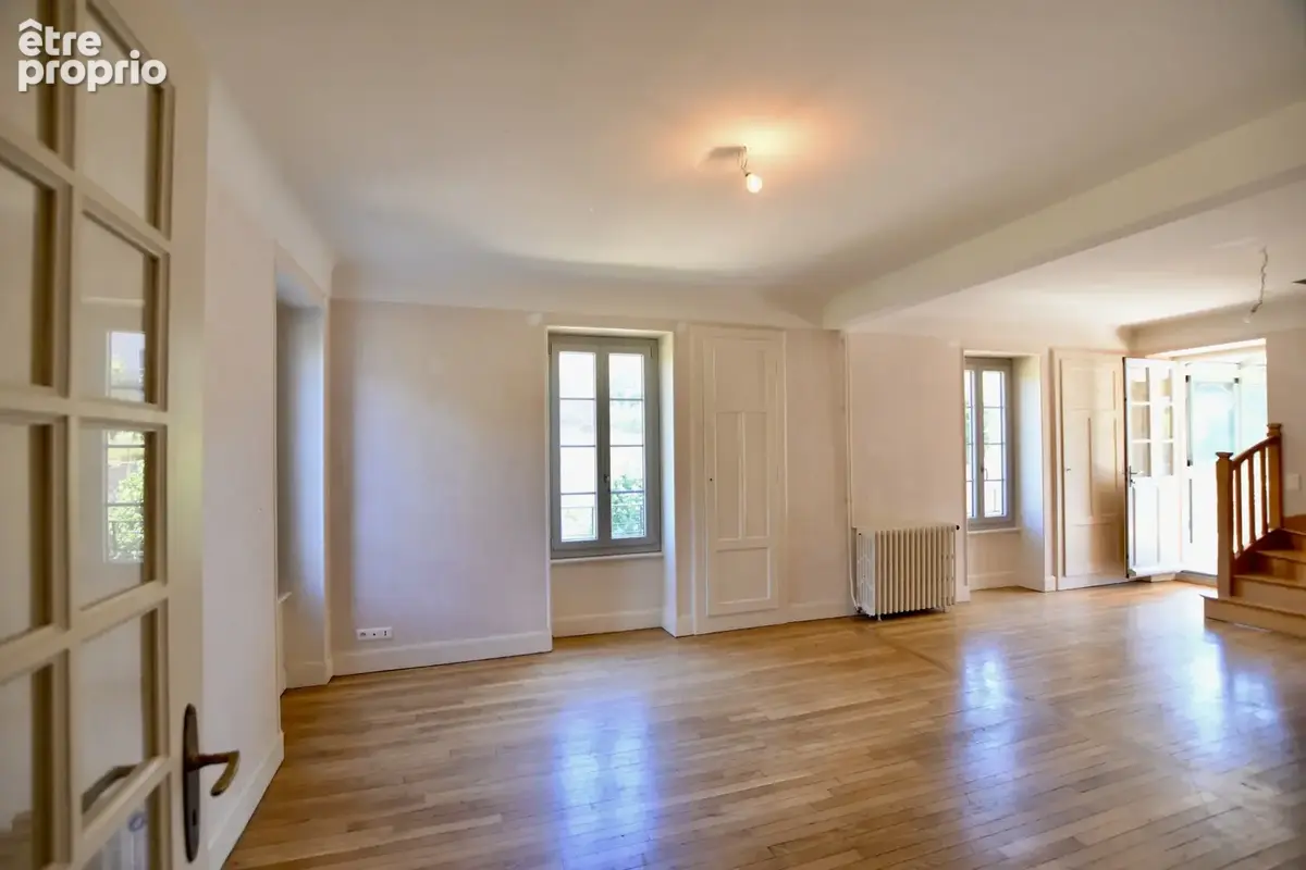 À Avallon, vaste propriété de charme avec parc arboré et potentiel familial ou locatif - photo 13